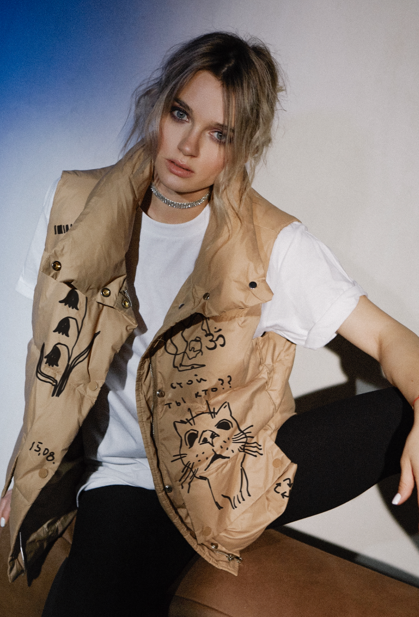 Ж:илетка демисезонная с татуировками Ж:илетка демисезонная с татуировками